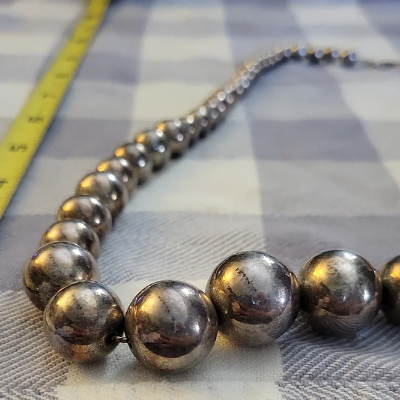 Silver Necklace with Graduated Beads Classic Design - Picture 4 of 4